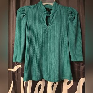 Women's medium 3/4 sleeve top